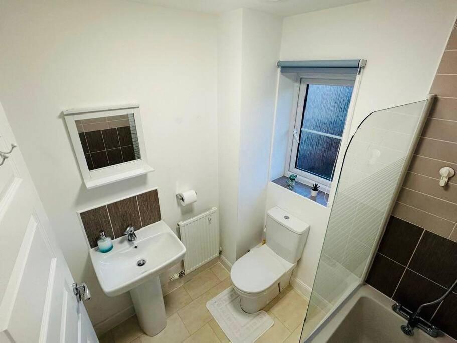 Balne Mill Grove Villa Wakefield Exterior photo